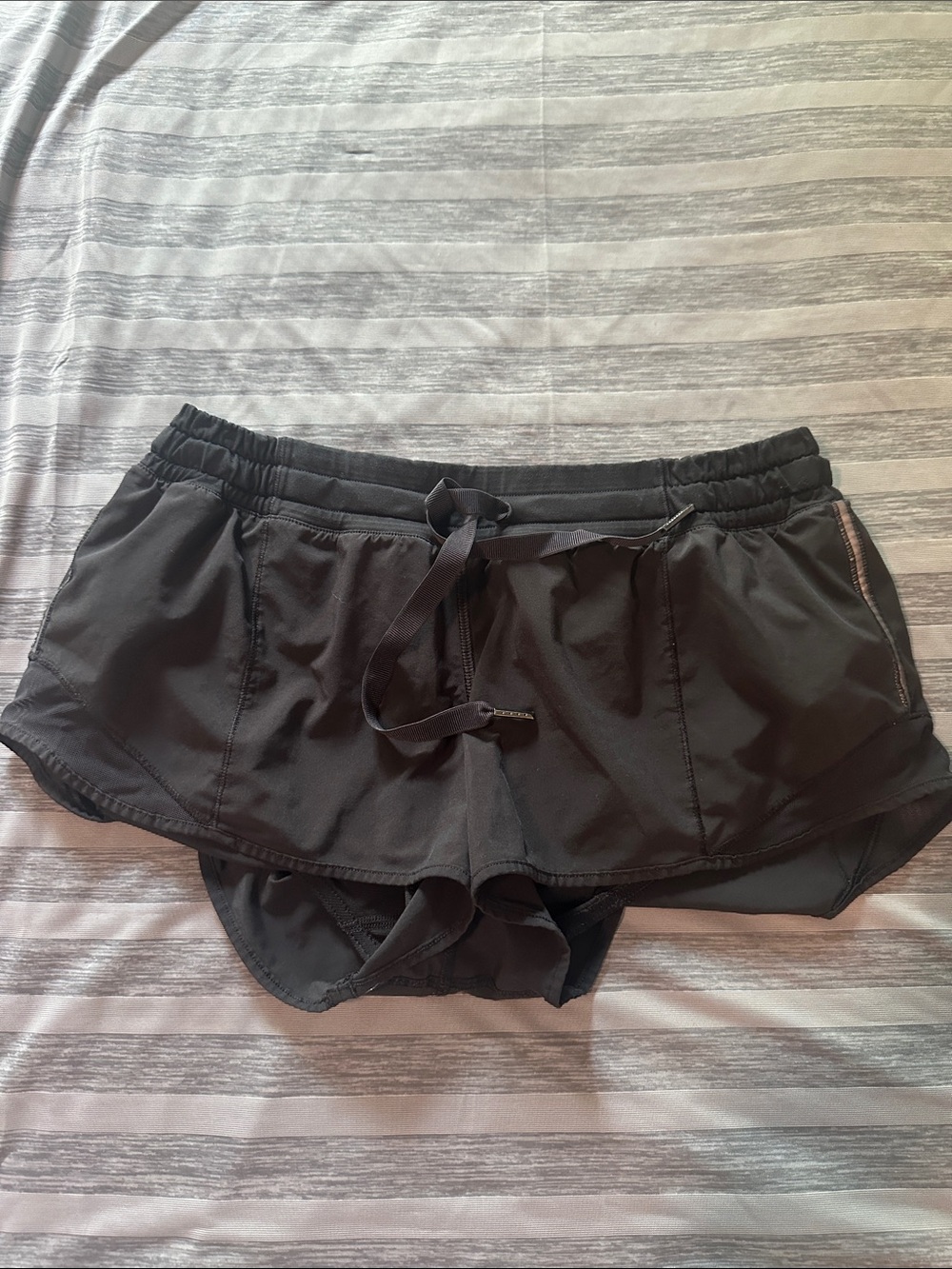 Lululemon Hotty Hots Black Women's Athletic Shorts with Drawstring size 6